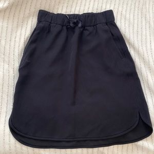 LuluLemon On the Fly Skirt, black, size 4